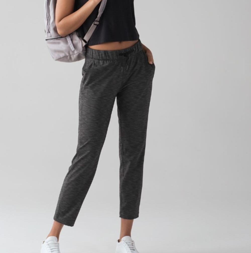 Lululemon Sz 8 On The Fly Pant 28" Heathered Black Luxtreme Smooth Feel Stretch